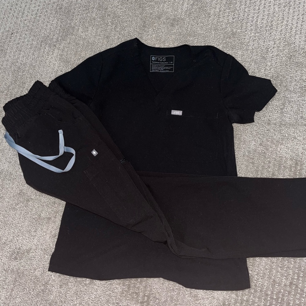 FIGS black XS one pocket Catarina scrub top and S high waisted skinny yola pants